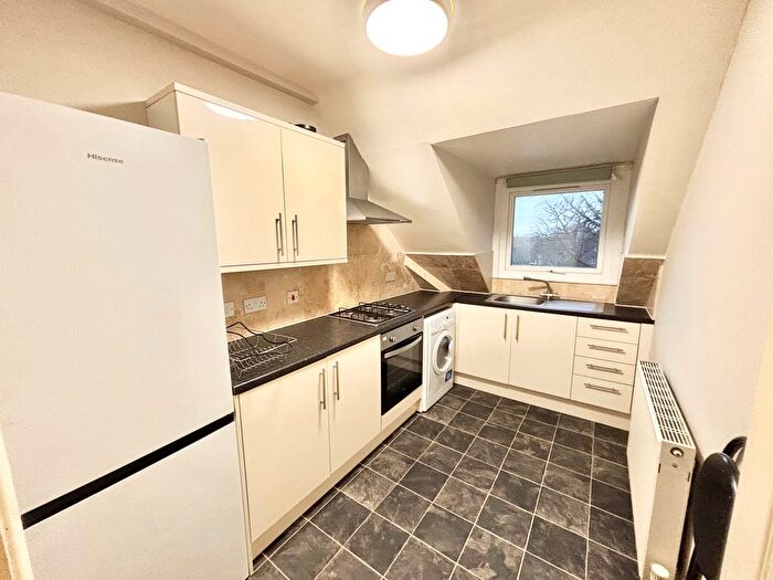 1 Bedroom Flat To Rent In Aldrington Road, Furzedown, Streatham, SW16