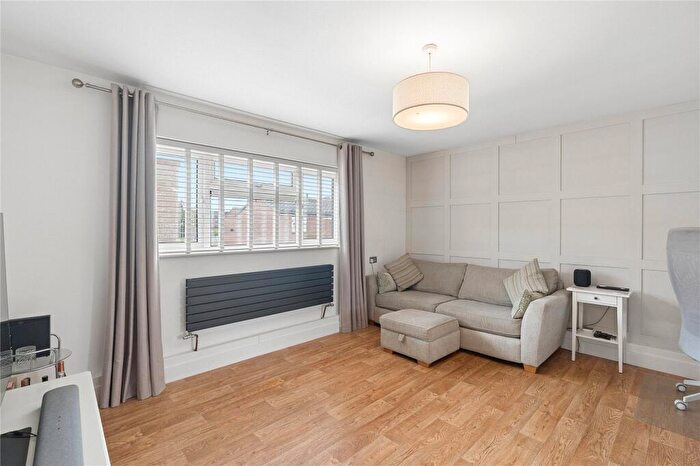 1 Bedroom Apartment For Sale In Wayletts, Basildon, Essex, SS16