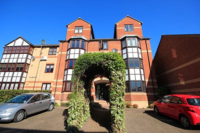 1 Bedroom Flat To Rent In Swan Place, Reading, Berkshire, RG1