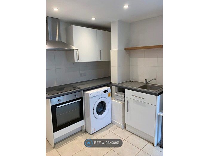 1 Bedroom Flat To Rent In York Avenue, Hove, BN3