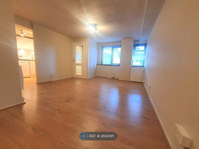 Studio To Rent In Southwood Heights, London, N6