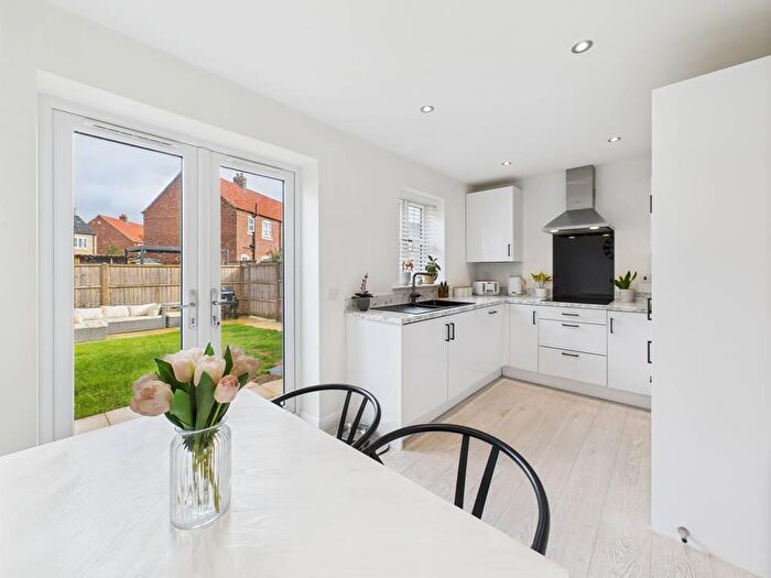 3 Bedroom End Of Terrace House For Sale In Lumley Avenue, Kingswood, Hull, HU7