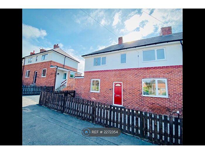 3 Bedroom Semi-Detached House To Rent In George Street, Mapplewell, Barnsley, S75