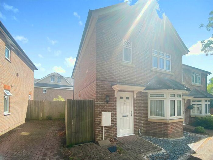 3 Bedroom Semi-Detached House To Rent In Toppesfield Park, Maidstone, Kent, ME14