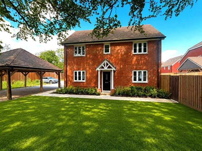 3 Bedroom Detached House For Sale In Fuggle Hop Close, Tongham, Farnham, Surrey, GU10