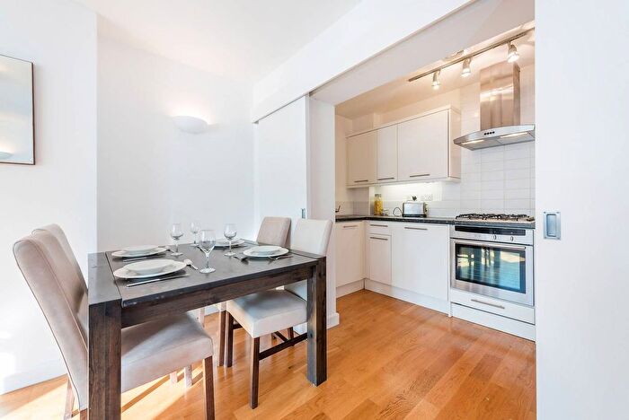 3 Bedroom Flat To Rent In Kew Bridge Court, Kew Bridge, London, W4