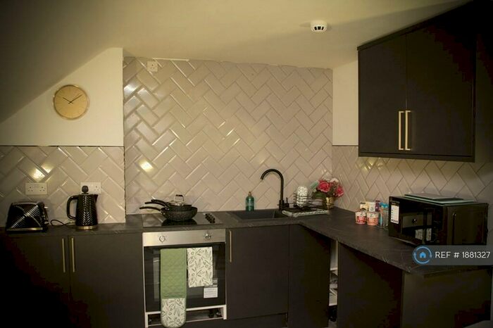 2 Bedroom Flat To Rent In Kingstanding Road, Birmingham, B44