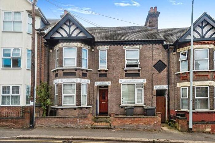 House Of Multiple Occupation For Sale In High Town Road, Luton, Bedfordshire, LU2