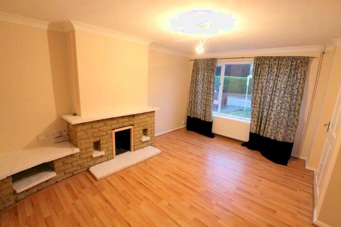 3 Bedroom House To Rent In Barnsbury Farm, Woking, Surrey, GU22