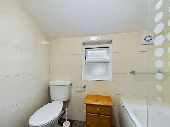 4 Bedroom Flat To Rent In Disraeli Road, London, SW15