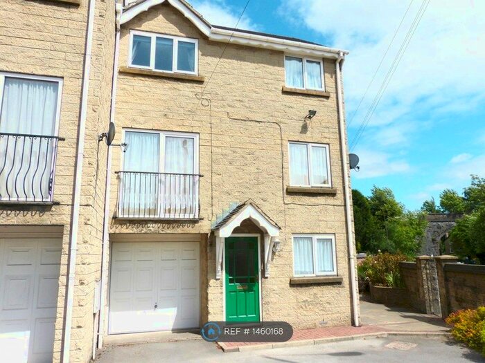 3 Bedroom Semi-Detached House To Rent In Darwin Avenue, Buxton, SK17