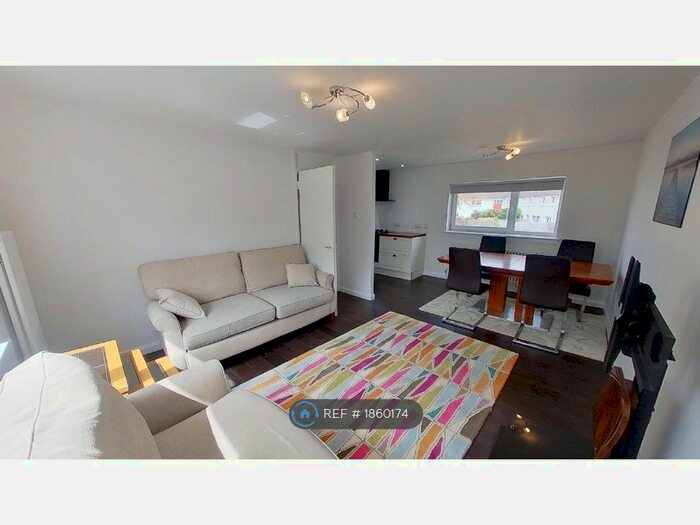 2 Bedroom Flat To Rent In Moubray Grove, South Queensferry, EH30