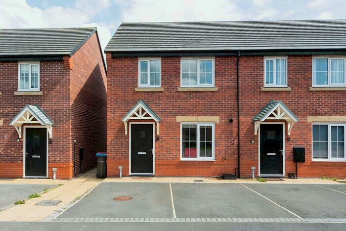 3 Bedroom End Of Terrace House For Sale In Bittern Close, Farndon, Chester, CH3
