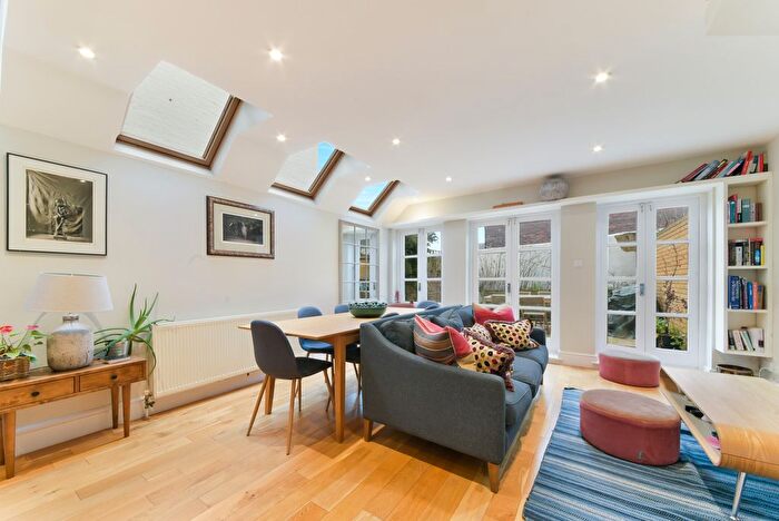 2 Bedroom Flat To Rent In Glycena Road, SW11