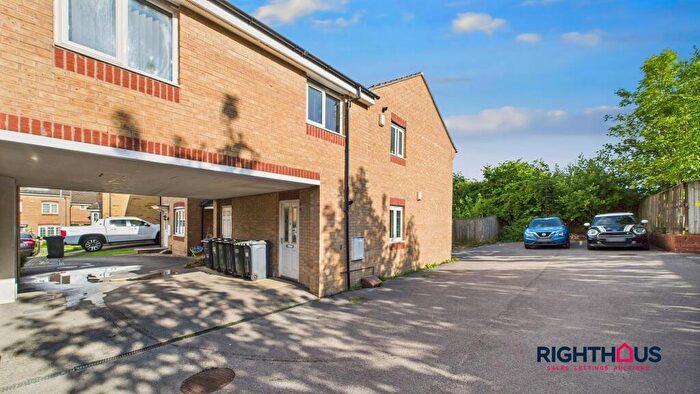 1 Bedroom Apartment To Rent In Abbeydale Drive, Bradford, BD8