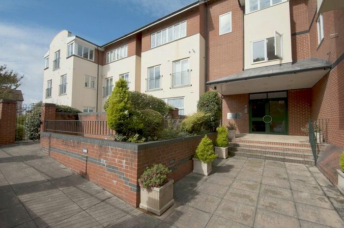 2 Bedroom Flat To Rent In Church Street, Walton-On-Thames, KT12