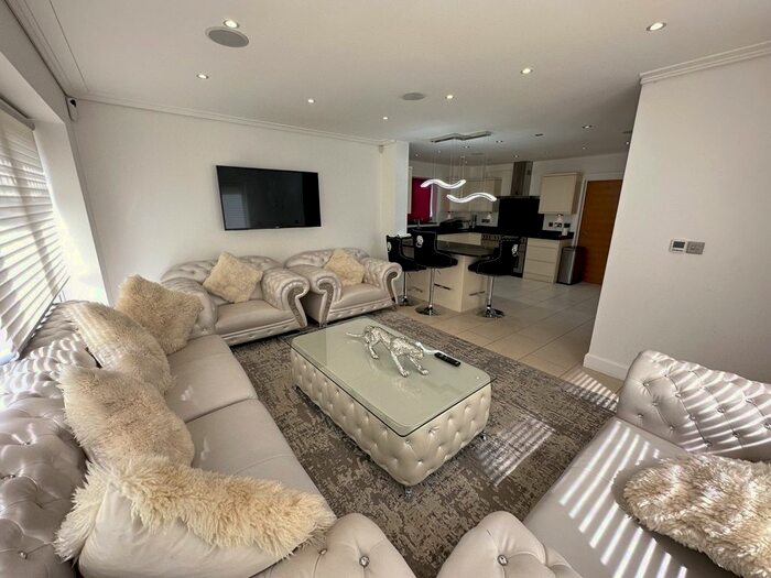 5 Bedroom Detached House To Rent In Fairfield Approach, Staines-Upon-Thames, Berkshire, TW19