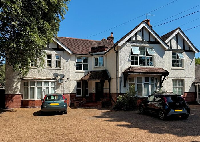 2 Bedroom Flat To Rent In Poulters Lane, Worthing, BN14