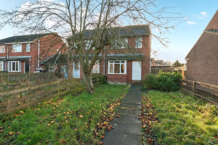 3 Bedroom Semi Detached House For Sale In Elmton Close, Middleton, Leeds, LS10