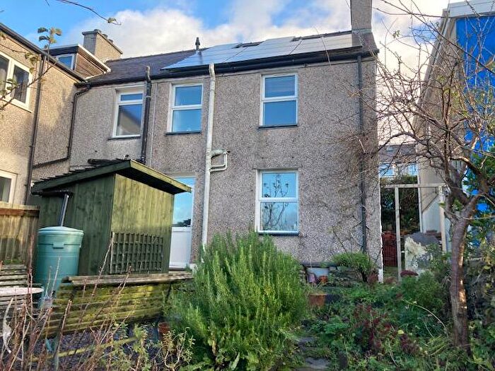 2 Bedroom End Of Terrace House For Sale In Bethesda, LL57