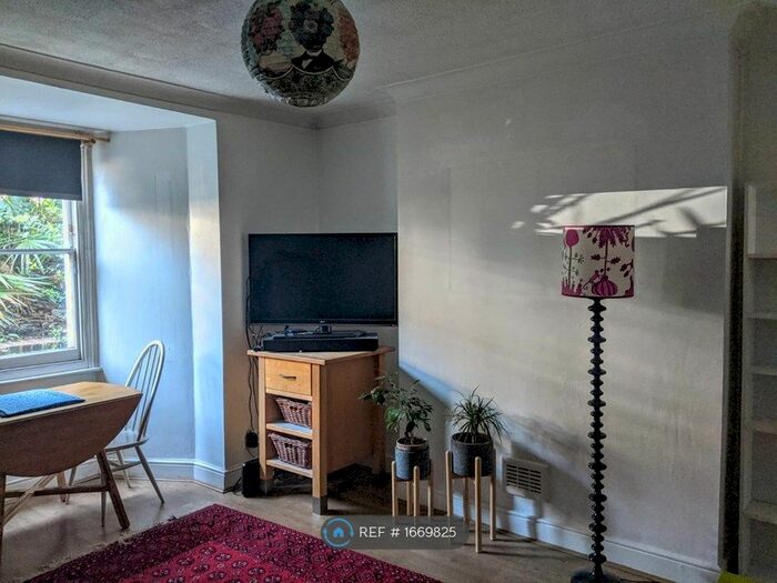 1 Bedroom Flat To Rent In Middleton Road, London, E8