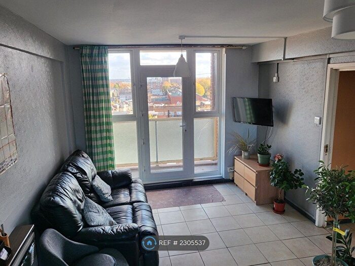 2 Bedroom Flat To Rent In Amhurst Park, London, N16