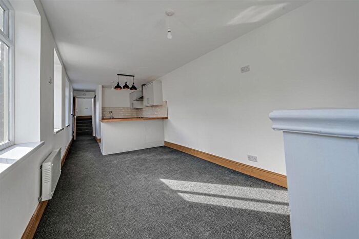 1 Bedroom Flat To Rent In , Victoria Street, CW12
