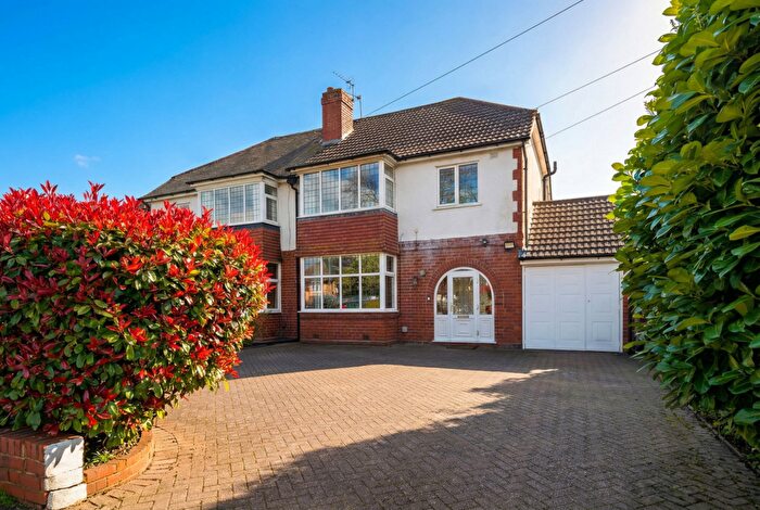 3 Bedroom Semi Detached House For Sale In Solihull Road, Shirley, B90