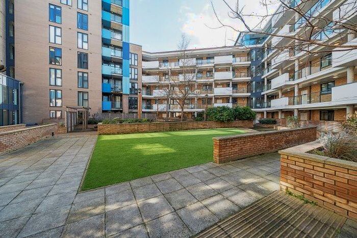 2 Bedroom Flat To Rent In Parkside Avenue, London, SE10