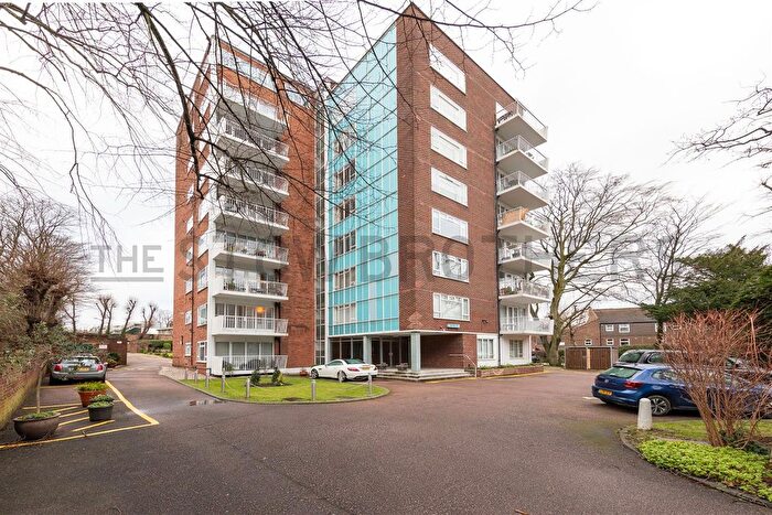 2 Bedroom Flat To Rent In The Hollies, New Wanstead, London, E11