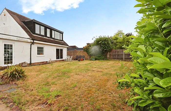 4 Bedroom Detached House For Sale In Castles Close, Stotfold, SG5
