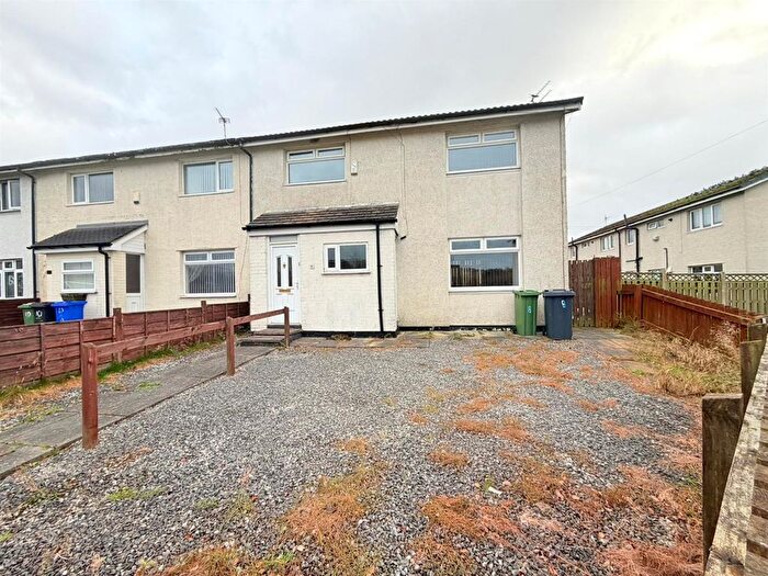 3 Bedroom End Of Terrace House For Sale In Arundale Close, Mottram, Hyde, SK14
