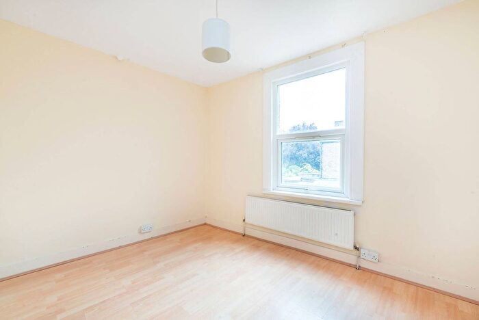 3 Bedroom Flat To Rent In Stanley Road, Teddington, TW11