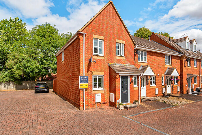 3 Bedroom End Of Terrace House For Sale In Winton Road, Upper Stratton, Swindon, SN3