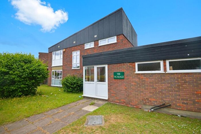 4 Bedroom Semi Detached House To Rent In Parlaunt Road, Slough, SL3