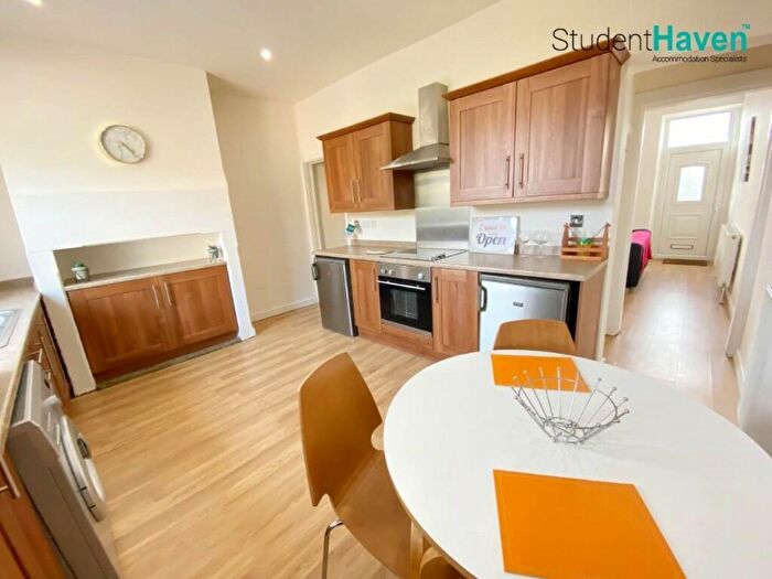 3 Bedroom Terraced House To Rent In Victoria Street, Huddersfield, West Yorkshire, HD5