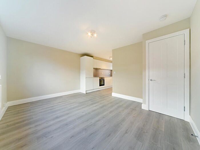 3 Bedroom Flat To Rent In Burden House, Thorncroft Street, London, London, SW8