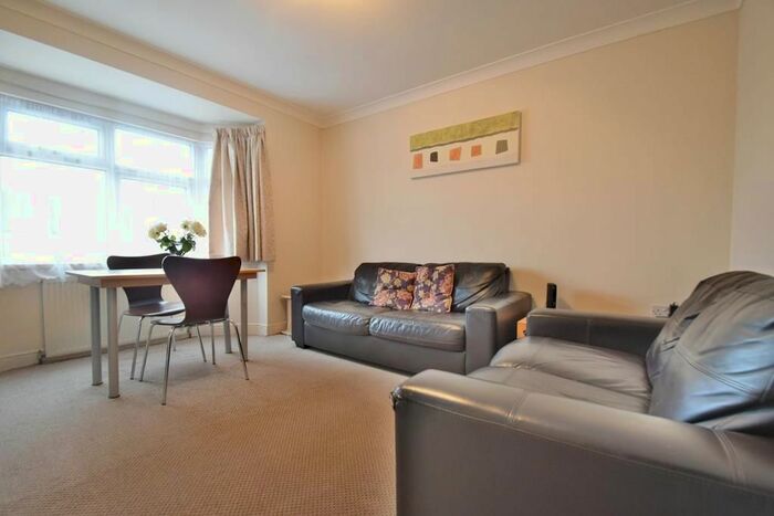 1 Bedroom Flat To Rent In Star Road, Hillingdon, UB10