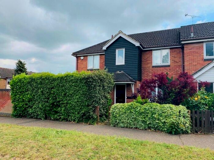 4 Bedroom Semi-Detached House To Rent In Kings Road, Broomfield, Chelmsford CM1