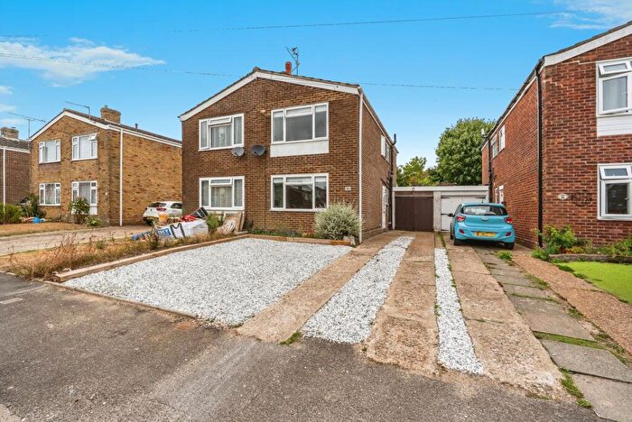 3 Bedroom Semi-Detached House For Sale In Huntingdon Close, Totton, Southampton, Hampshire, SO40