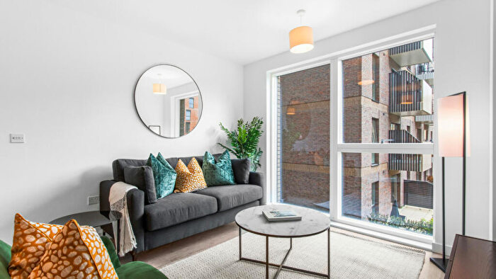 1 Bedroom Apartment For Sale In Kenavon Drive, Reading, RG1