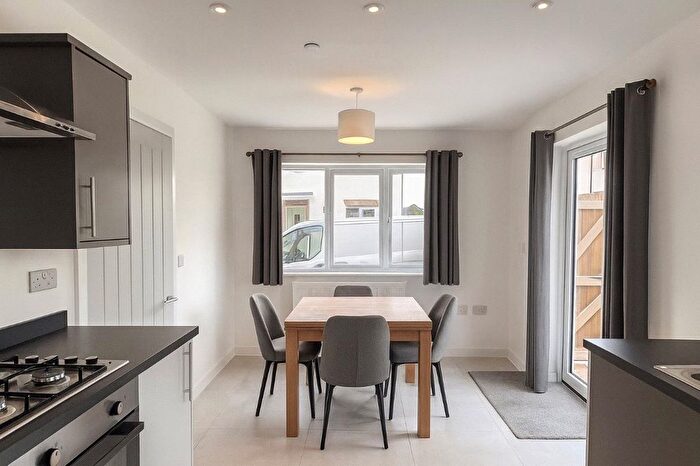 3 Bedroom Semi-detached House For Sale In Llwynhendy Road, Llanelli, SA14