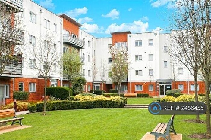 2 Bedroom Flat To Rent In Cannock Court, London, E17