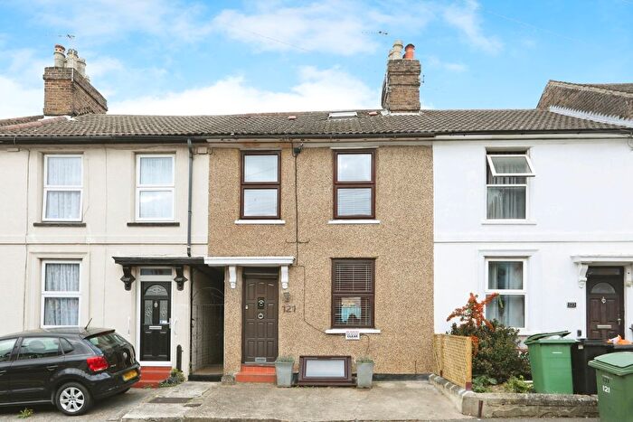4 Bedroom Terraced House For Sale In Kingsley Road, Maidstone, Kent, ME15