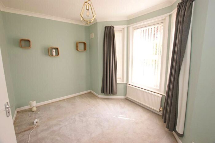 2 Bedroom Maisonette For Sale In Kirkway, Broadstone, Dorset, BH18 - Photo 5