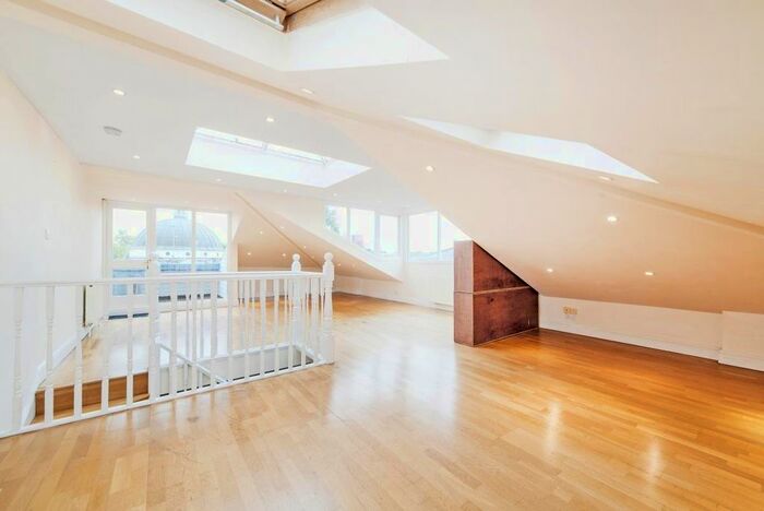 3 Bedroom Flat To Rent In Randolph Avenue, Maida Vale, W9