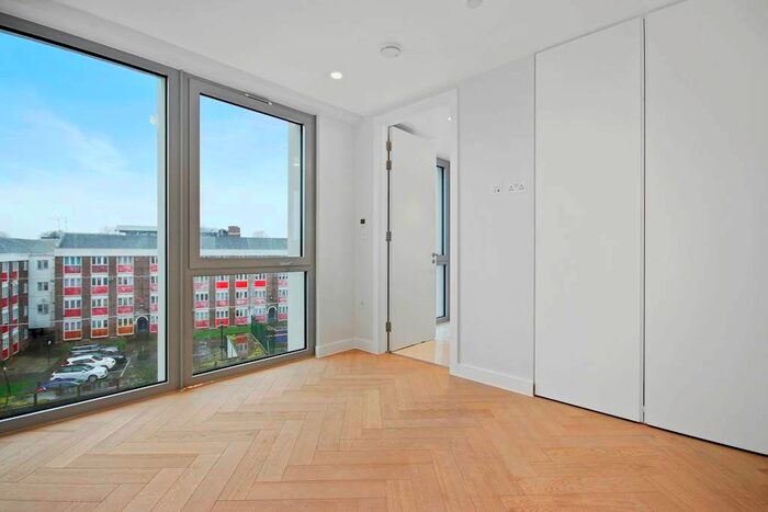 3 Bedroom Flat To Rent In Maple Path, London, E5