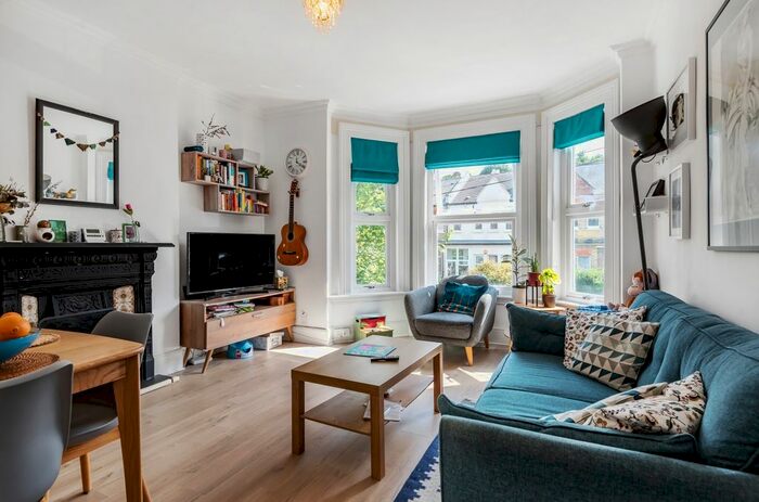 2 Bedroom Flat To Rent In Whiteley Road, London, SE19