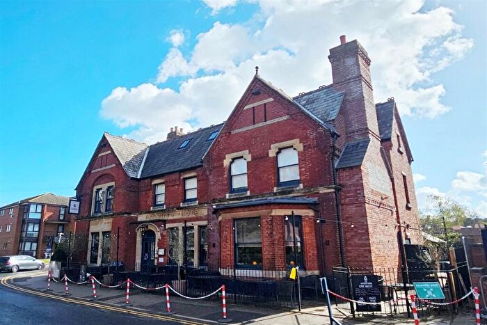 2 Bedroom Flat To Rent In Broadstone, BH18