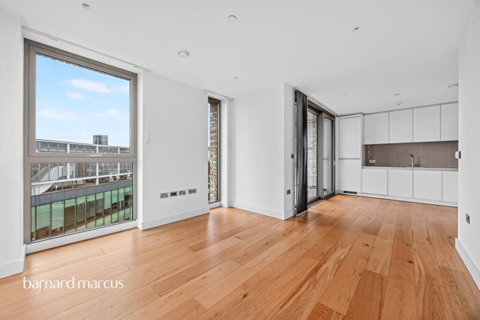 2 Bedroom Apartment For Sale In Caithness Walk, Croydon, CR0